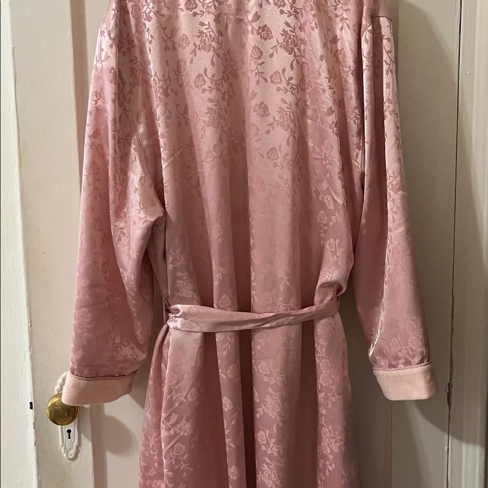 Victoria's Secret Pink Satin Floral Robe - Picture 7 of 10